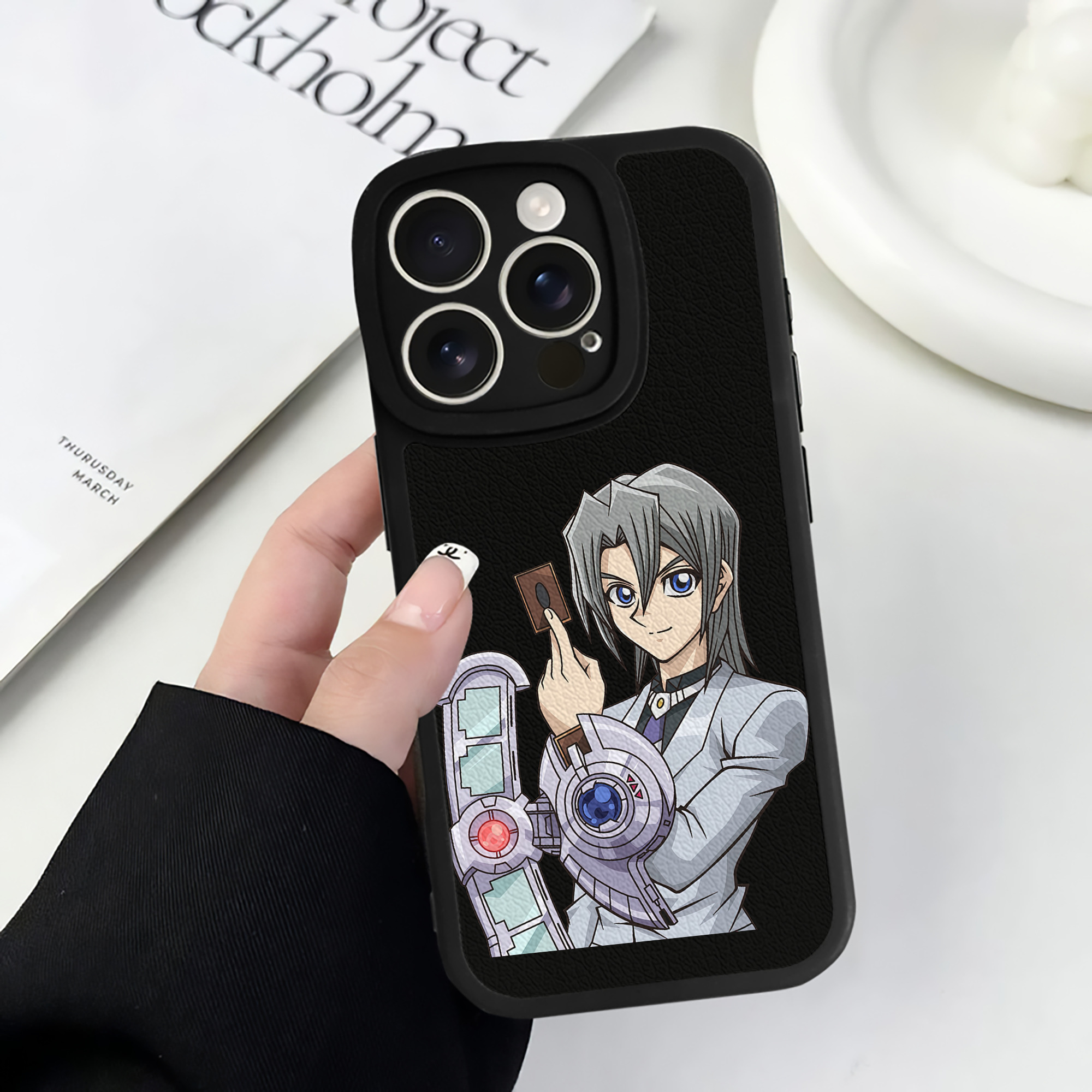 遊☆戯☆王 Yu-Gi-Oh! 【iPhone 16シリーズ対応】シリコンスマホケース（レザー調） 材質：シリコン